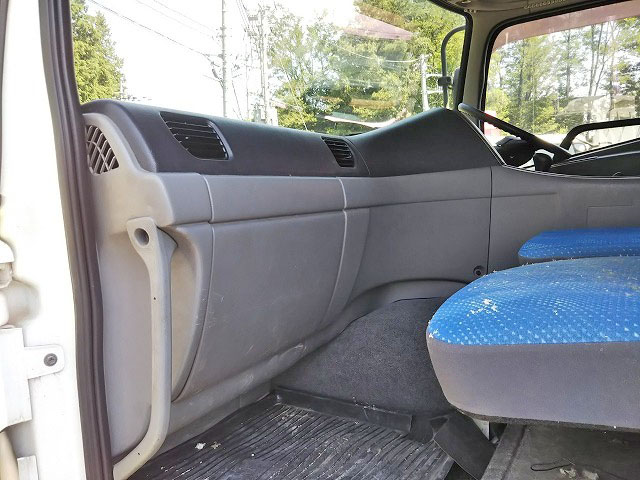 UDトラックスクオン家畜運搬車大型（10t）[写真33]