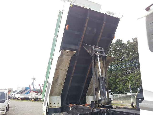 UDトラックスクオンダンプ大型（10t）[写真16]