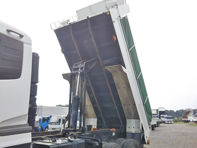 UDトラックスクオンダンプ大型（10t）[写真17]