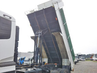 UDトラックスクオンダンプ大型（10t）[写真17]