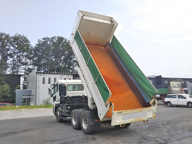 UDトラックスクオンダンプ大型（10t）[写真02]