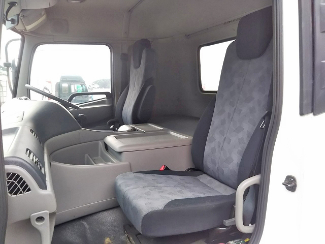 UDトラックスクオンダンプ大型（10t）[写真30]