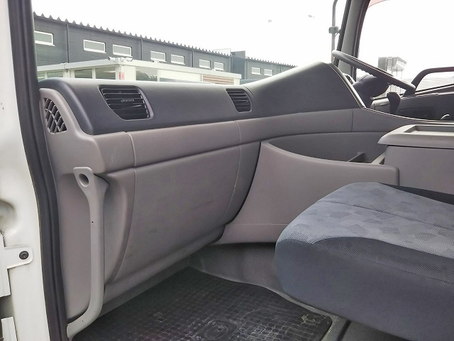 UDトラックスクオンダンプ大型（10t）[写真31]