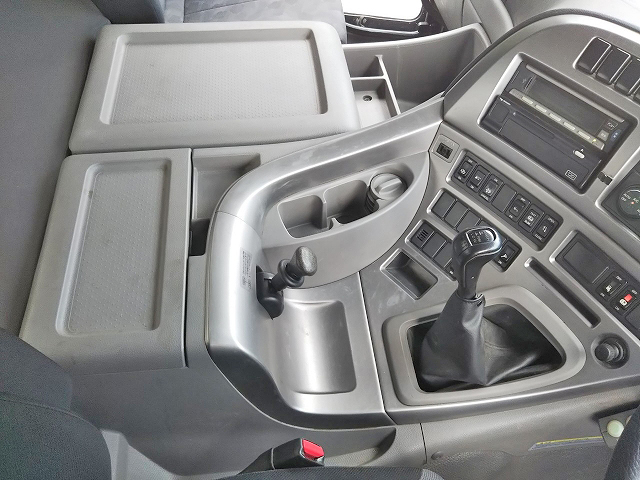 UDトラックスクオンダンプ大型（10t）[写真36]