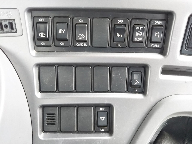 UDトラックスクオンダンプ大型（10t）[写真38]