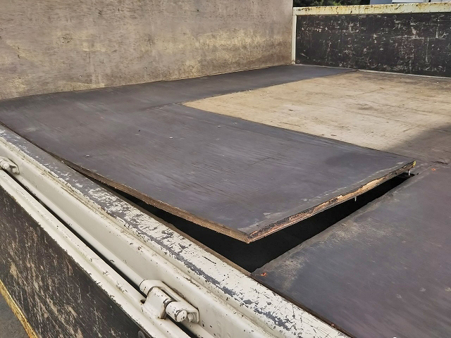 日野デュトロ平ボディ小型（2t・3t）[写真14]