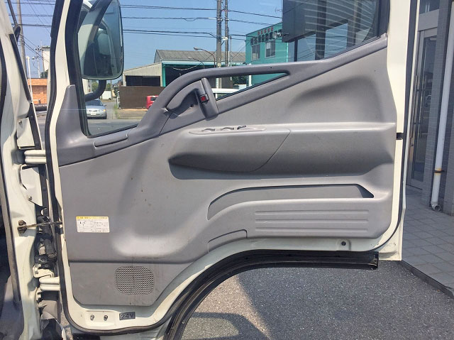 三菱ふそうキャンターアルミバン小型（2t・3t）[写真29]