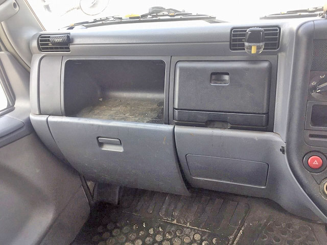 三菱ふそうキャンターアルミバン小型（2t・3t）[写真36]