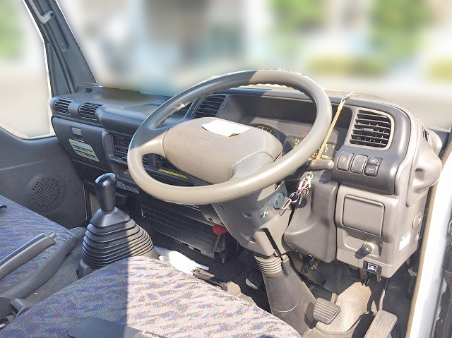 日産アトラスアルミバン小型（2t・3t）[写真20]