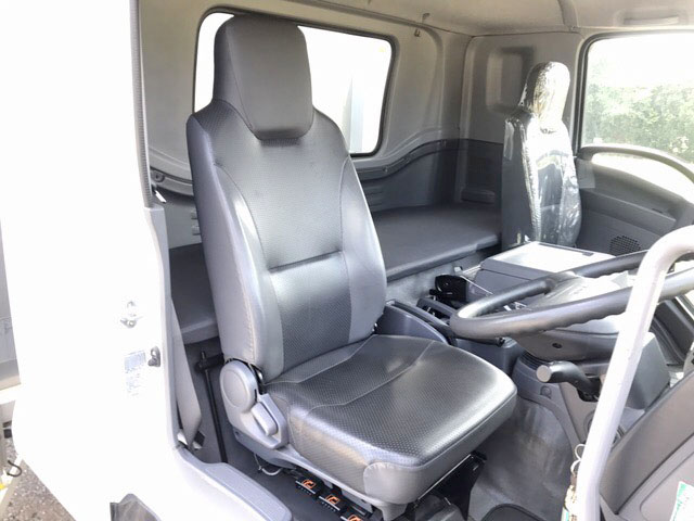 いすゞフォワードアルミウイング中型（4t）[写真28]