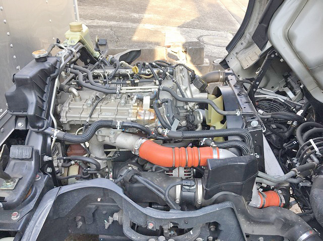 三菱ふそうキャンターアルミバン小型（2t・3t）[写真13]