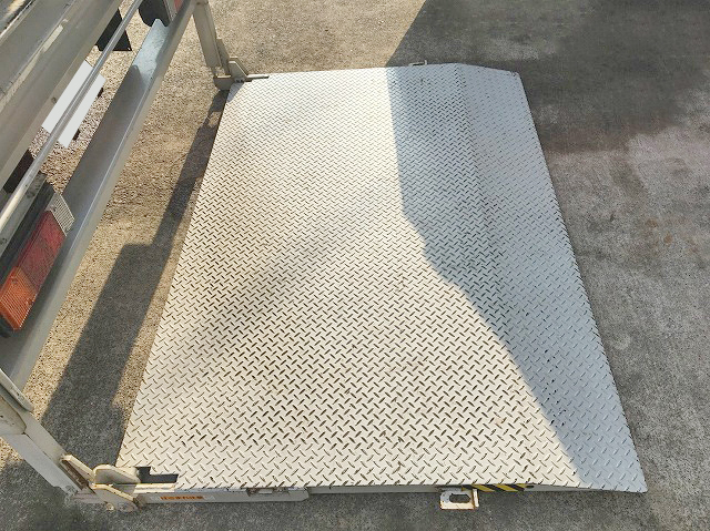 三菱ふそうキャンターアルミバン小型（2t・3t）[写真07]