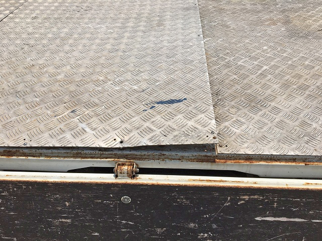 いすゞエルフ平ボディ小型（2t・3t）[写真15]