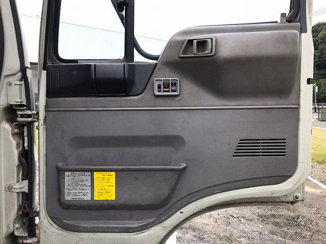 日野レンジャーセルフクレーン3段増トン（6t・8t）[写真28]