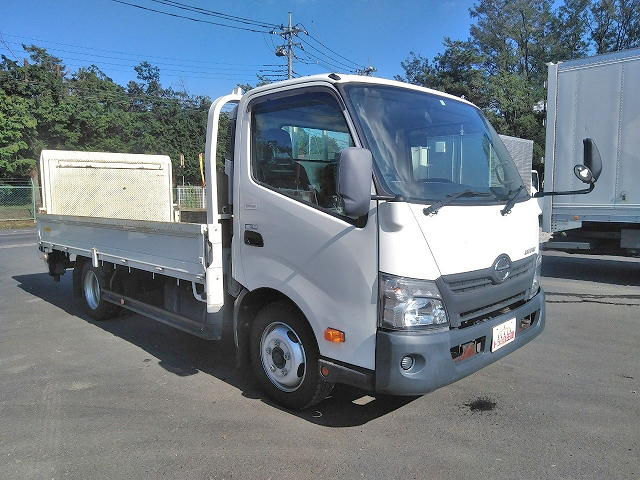 日野デュトロ平ボディ小型（2t・3t）[写真03]