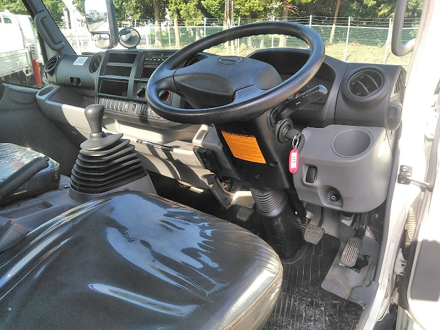 日野デュトロ平ボディ小型（2t・3t）[写真32]