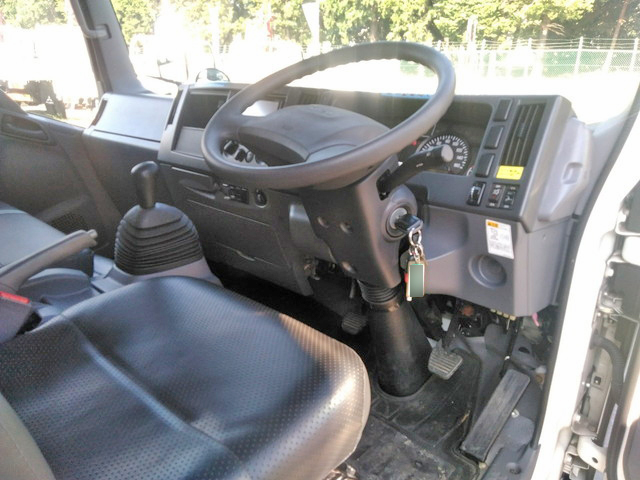 いすゞエルフアルミバン小型（2t・3t）[写真30]