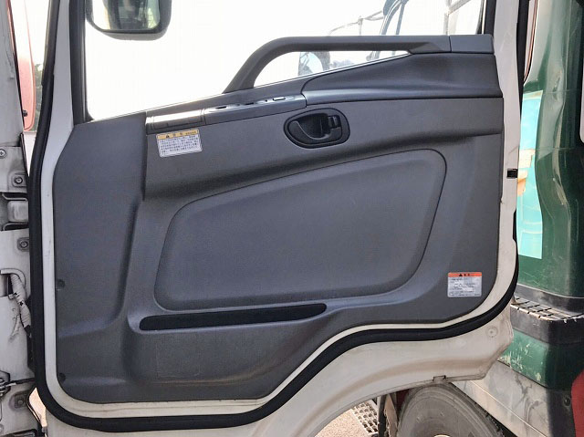 三菱ふそうスーパーグレートパネルウイング大型（10t）[写真28]