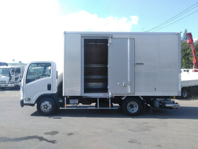 いすゞエルフアルミバン小型（2t・3t）[写真06]