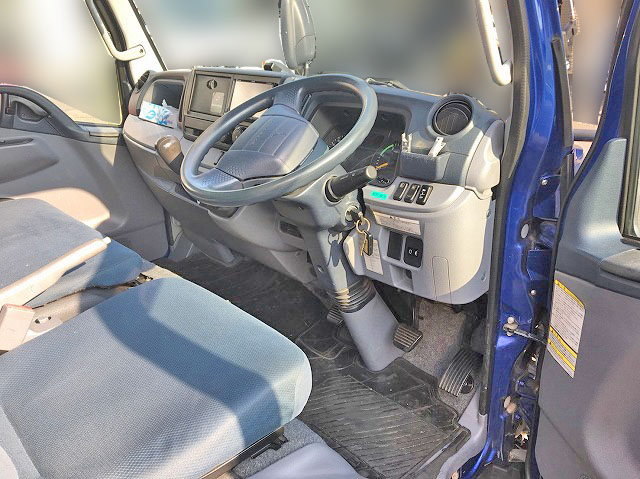 三菱ふそうキャンターアルミバン小型（2t・3t）[写真22]