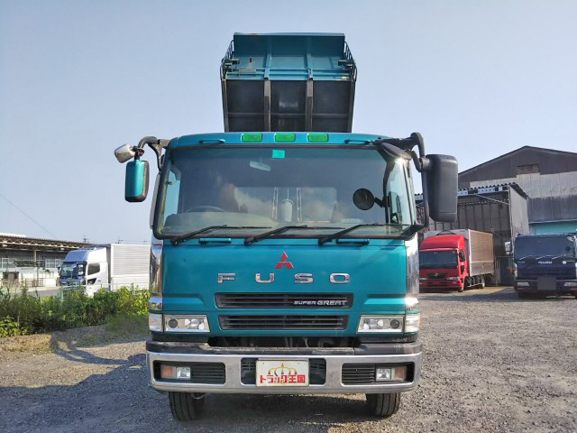 三菱ふそうスーパーグレートダンプ大型（10t）[写真10]
