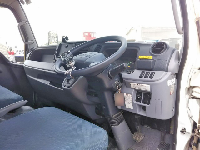 三菱ふそうキャンターダブルキャブ（Wキャブ）小型（2t・3t）[写真35]