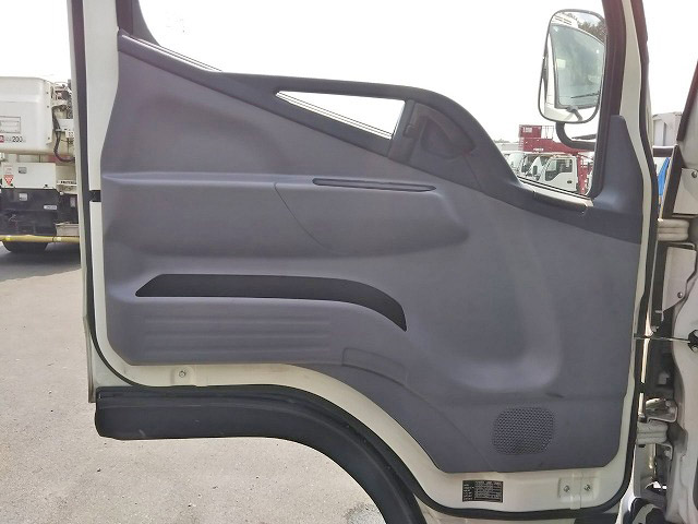 三菱ふそうキャンター冷凍車（冷蔵車）小型（2t・3t）[写真29]