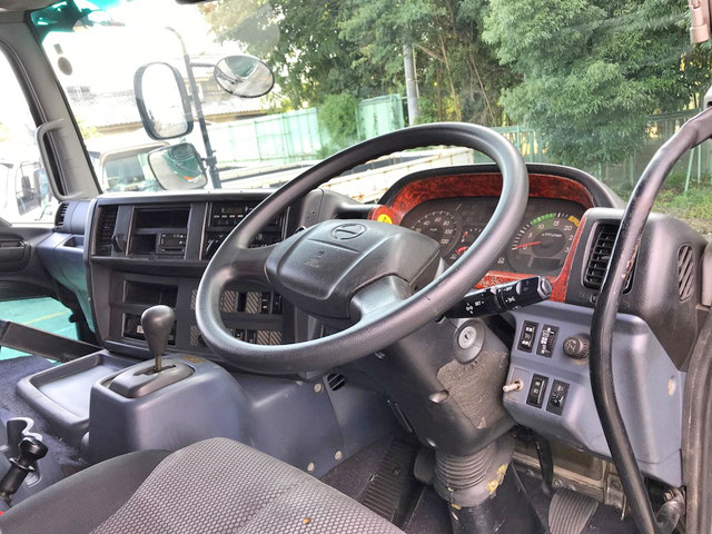 日野プロフィアアルミウイング大型（10t）[写真30]