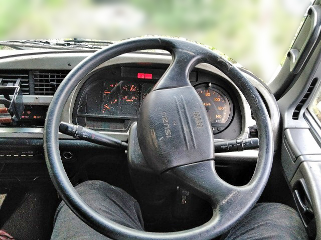 いすゞフォワード平ボディ中型（4t）[写真24]