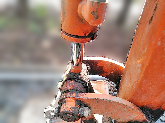 日立ミニユンボ（ミニバックホー）[写真08]