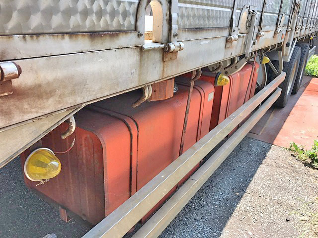 日野プロフィア平ボディ大型（10t）[写真20]