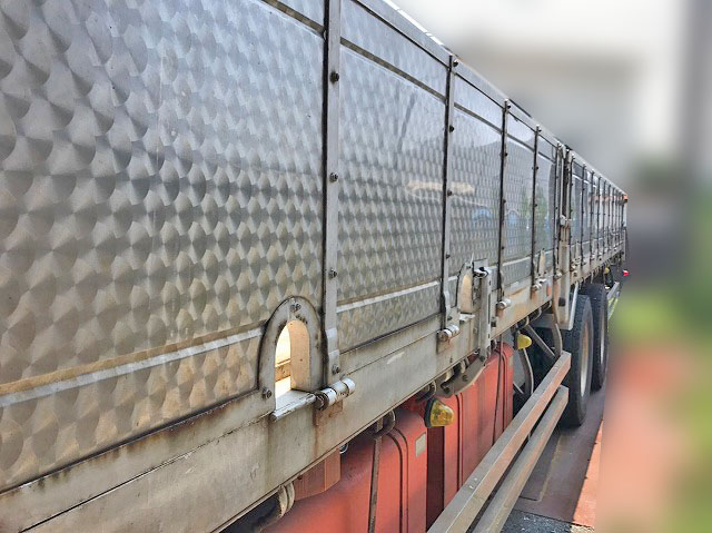 日野プロフィア平ボディ大型（10t）[写真07]