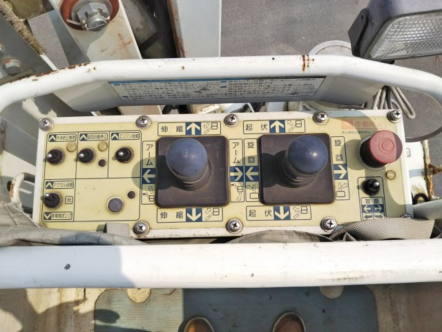 いすゞエルフ高所作業車小型（2t・3t）[写真12]