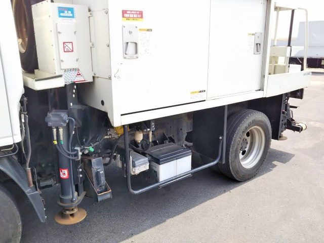 いすゞエルフ高所作業車小型（2t・3t）[写真19]