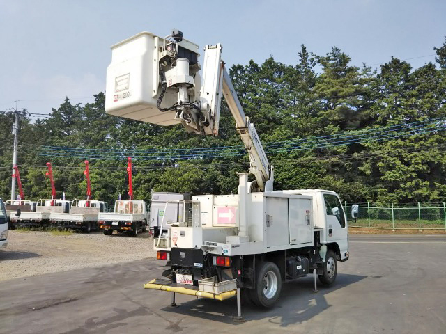 いすゞエルフ高所作業車小型（2t・3t）[写真02]