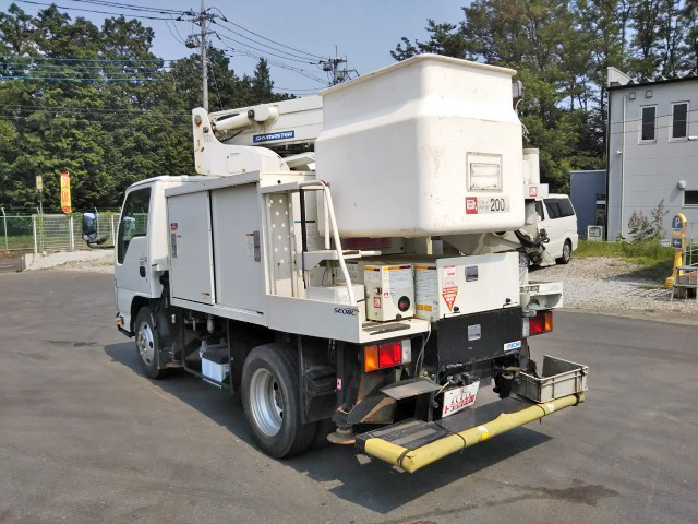 いすゞエルフ高所作業車小型（2t・3t）[写真04]