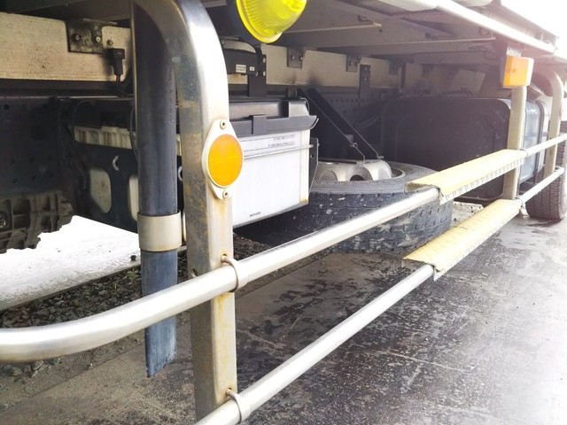 いすゞフォワード冷凍車（冷蔵車）中型（4t）[写真18]