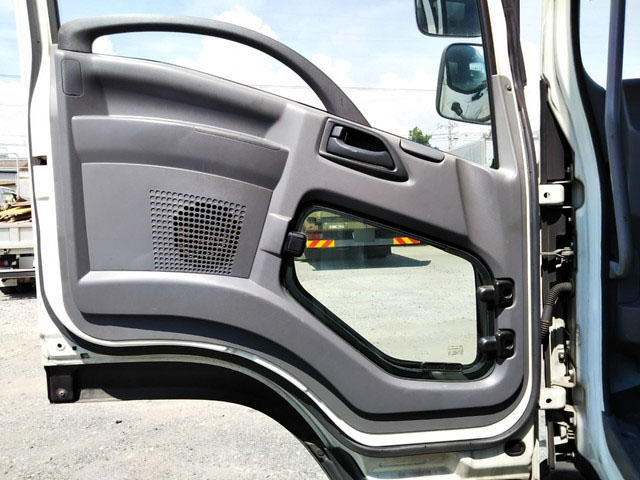 いすゞフォワード冷凍車（冷蔵車）中型（4t）[写真28]