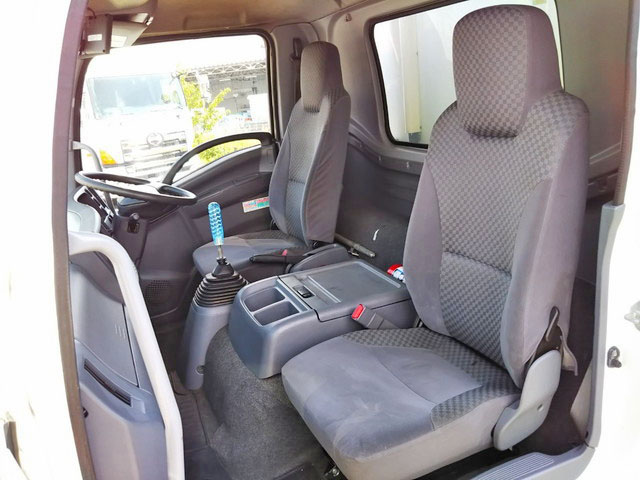 いすゞフォワード冷凍車（冷蔵車）中型（4t）[写真32]