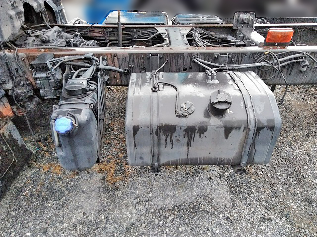 いすゞギガシャーシ大型（10t）[写真11]