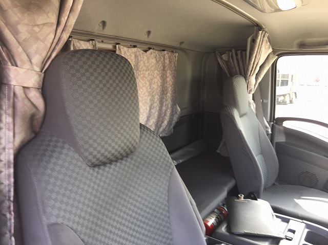 いすゞフォワードバルク車（粉粒体運搬車）増トン（6t・8t）[写真20]