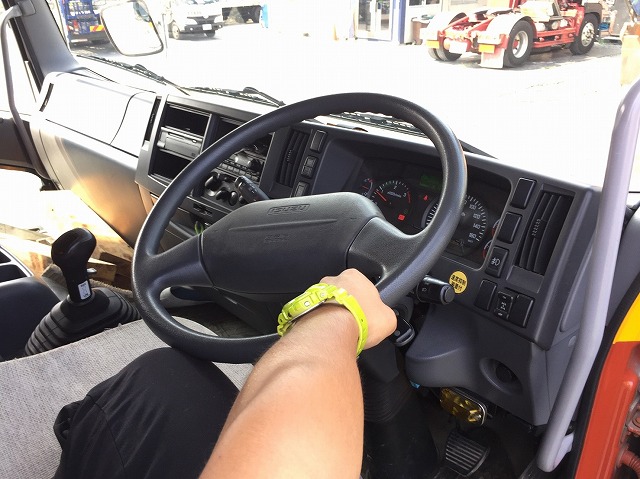 いすゞフォワードバルク車（粉粒体運搬車）増トン（6t・8t）[写真21]