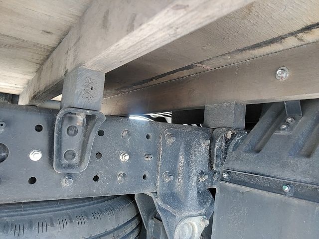 三菱ふそうキャンター平ボディ小型（2t・3t）[写真18]