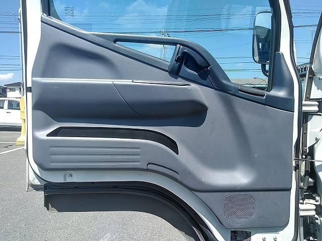 三菱ふそうキャンター平ボディ小型（2t・3t）[写真26]