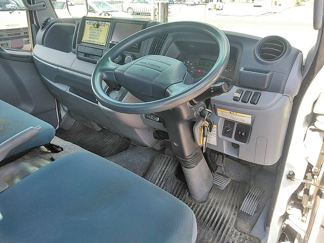 三菱ふそうキャンター平ボディ小型（2t・3t）[写真32]