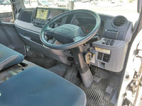 三菱ふそうキャンター平ボディ小型（2t・3t）[写真32]