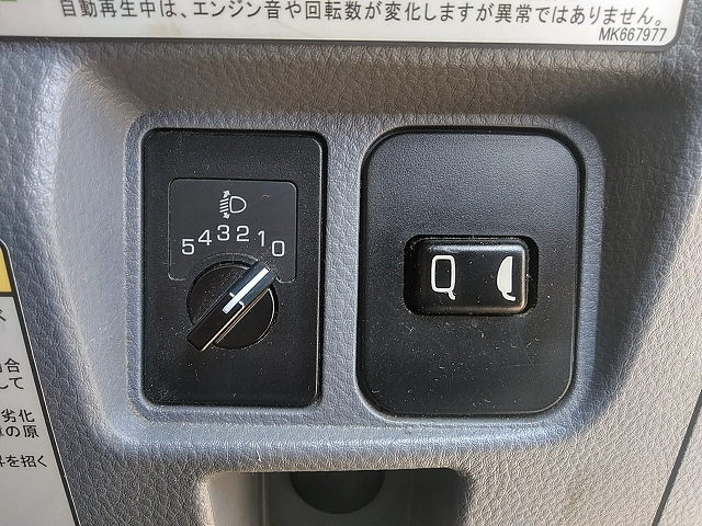 三菱ふそうキャンター平ボディ小型（2t・3t）[写真37]