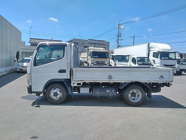 三菱ふそうキャンター平ボディ小型（2t・3t）[写真05]
