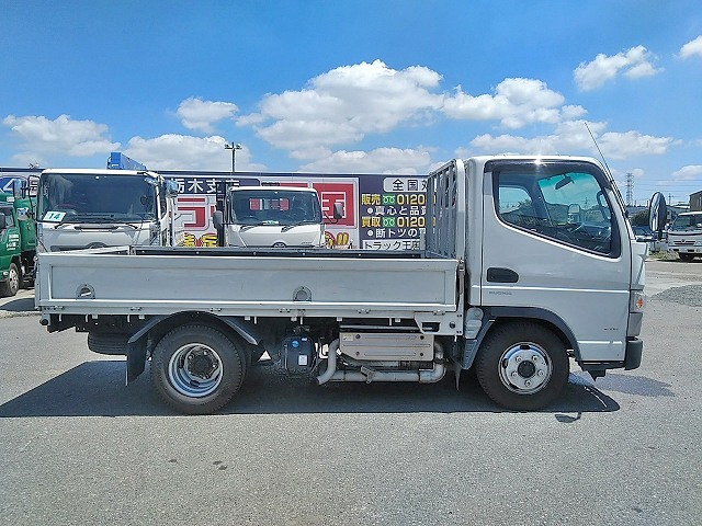 三菱ふそうキャンター平ボディ小型（2t・3t）[写真07]