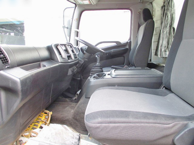 日野レンジャー幌ウイング中型（4t）[写真18]